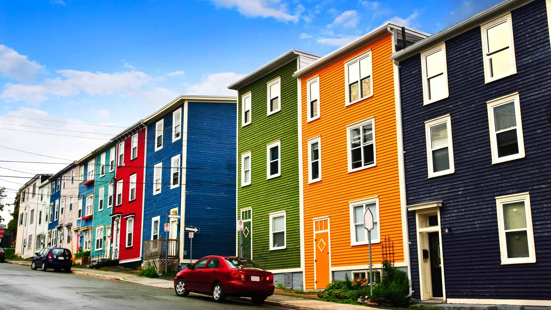 Rue bordée de maisons colorées à St. John’s, à Terre-Neuve, au Canada