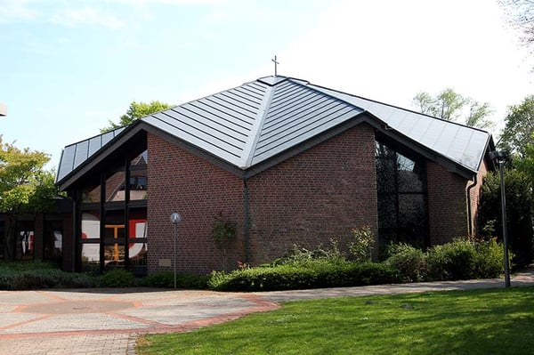 Gottesdienste finden in der Matthäuskirche an allen Sonntagen um 10.30 Uhr statt, abweichende Uhrzeiten an den Feiertagen sind möglich.
Verschiedene Gottesdienstformen sollen unterschiedliche Bedürfnissen von Gemeindegliedern berücksichtigen