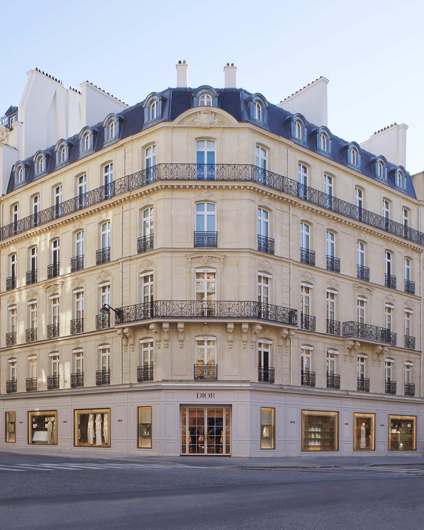 DIOR Dior Boutique France Paris 26 Avenue Montaigne DIOR Dior Boutique France Paris 26 Avenue Montaigne