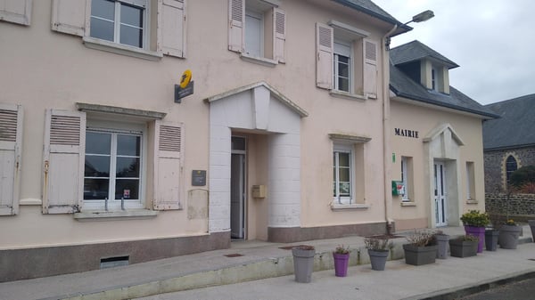 Photo du point La Poste Agence Communale LES MONTS D AUNAY Mairie