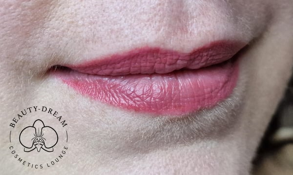 Schönes dezentes Lippen-Permanent