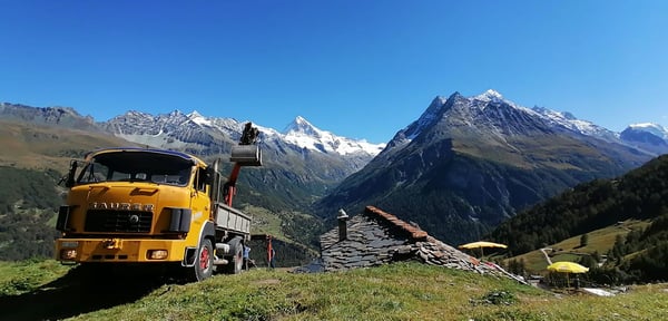 livraison de matériaux au grappin