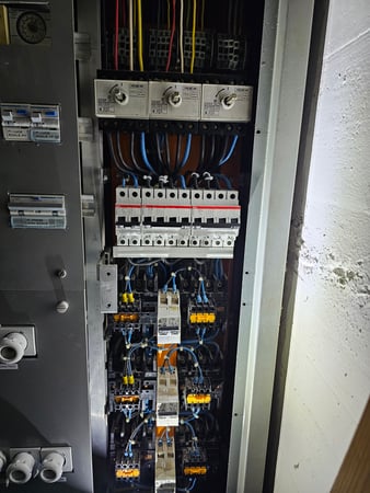 Sostituzione gruppi alimentazione emergenza