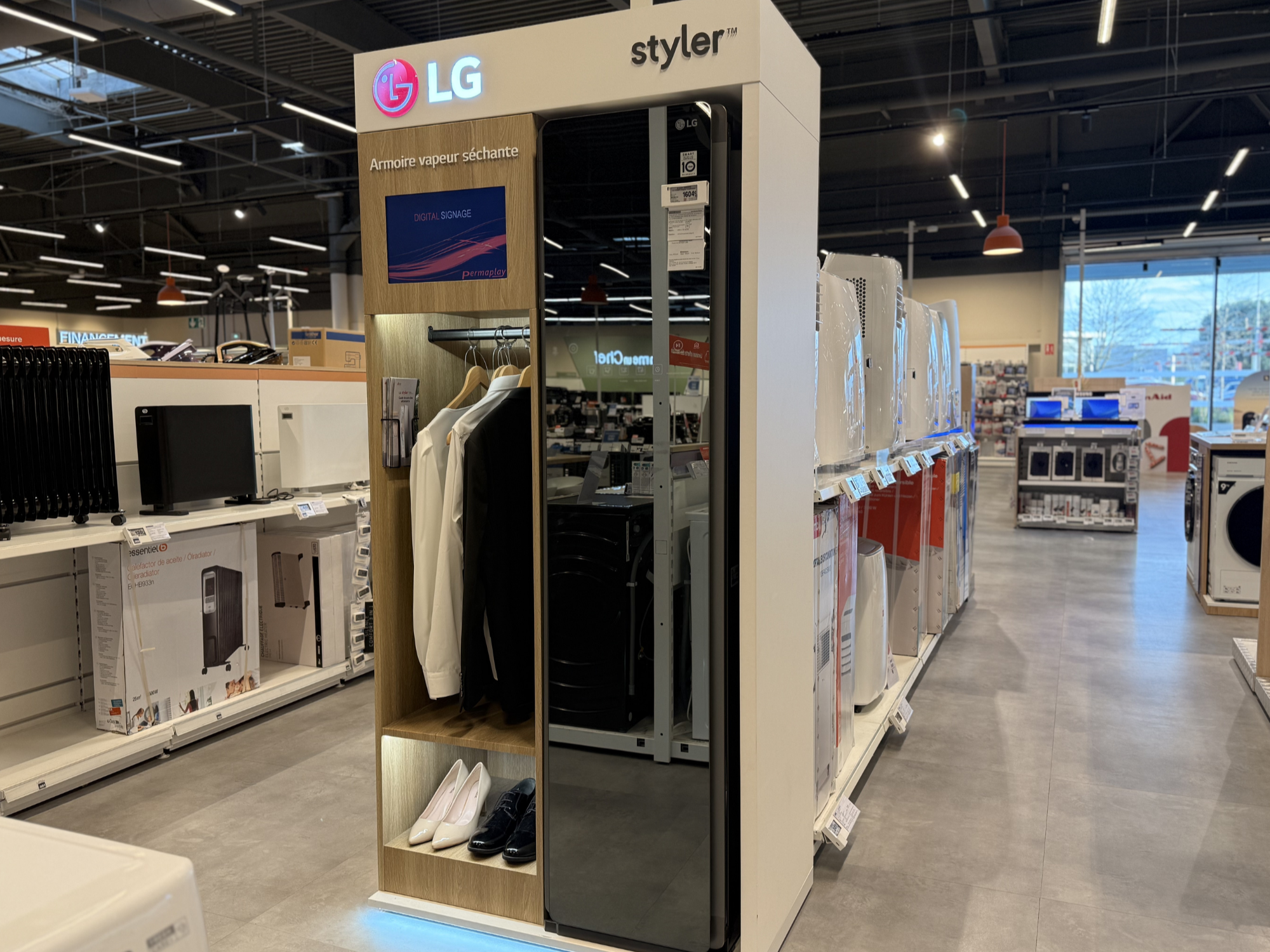 Retrouver l'armoire vapeur séchante de LG chez Boulanger Rennes Saint-Grégoire