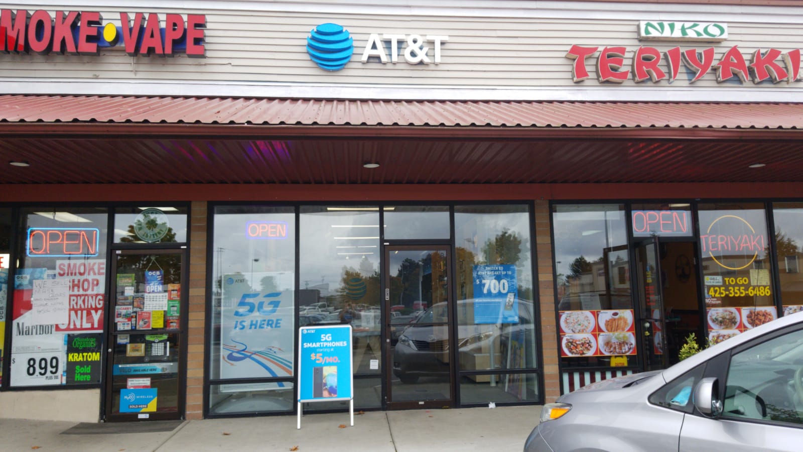 AT&T Store Lynnwood, Washington.  We are located on Mukilteo Speedway Safeway Plaza.  Call 425-374-2713.
