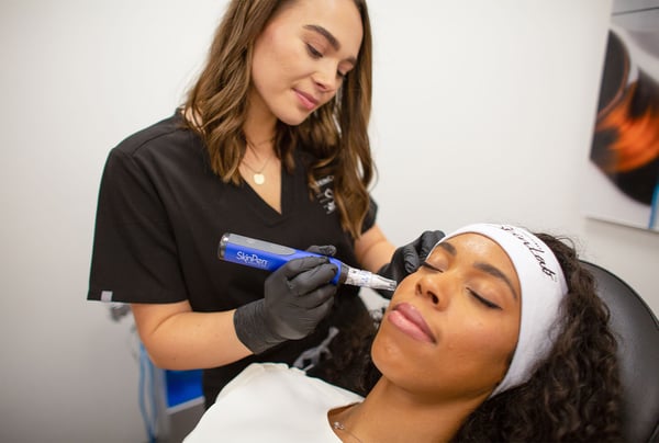 Patient receiving treatment from provider at SkinLab Maffi.