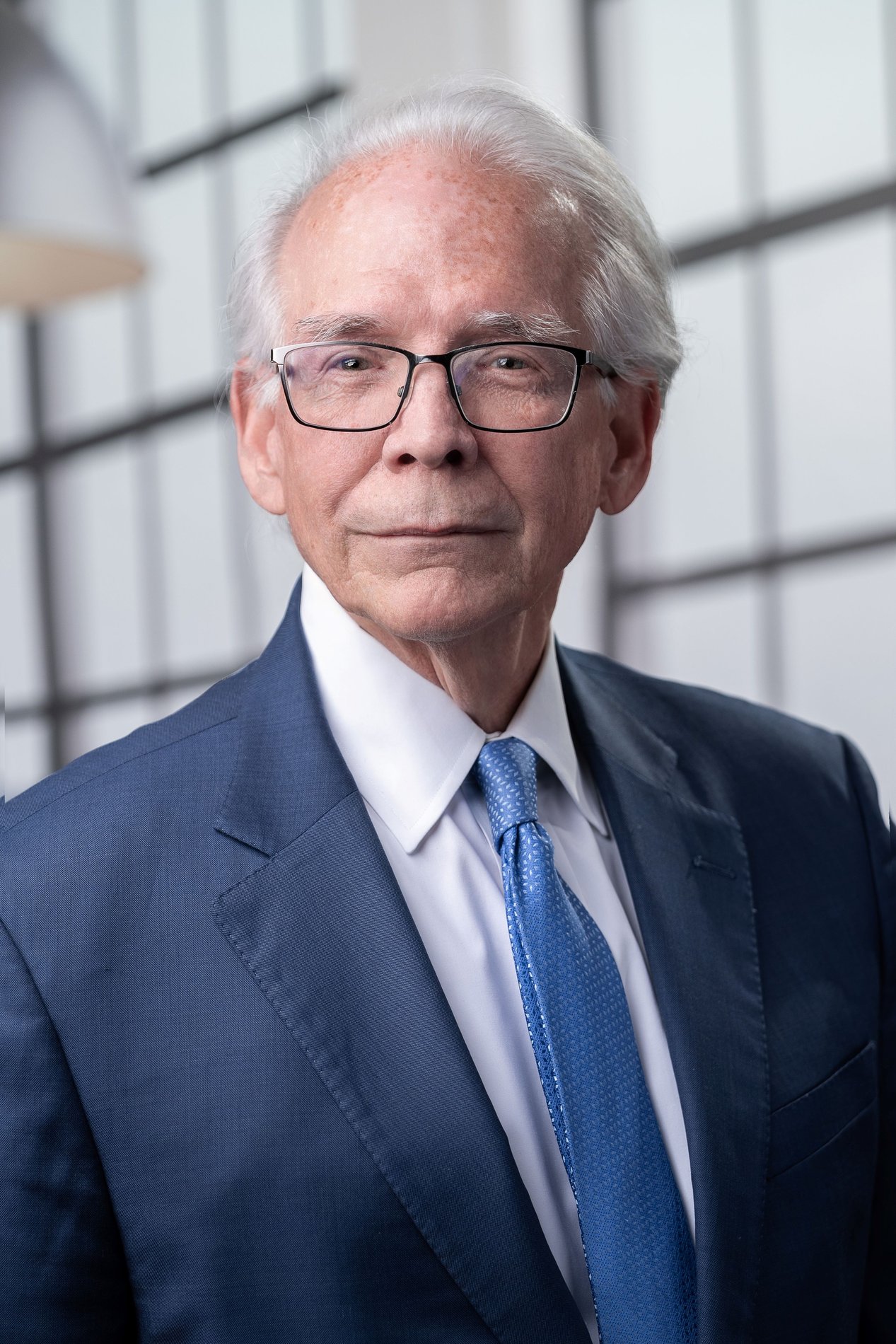 Photo of Dennis E Simpson - Morgan Stanley