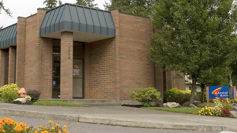 Banner Bank Lake Grove branch in Lake Oswego, Oregon