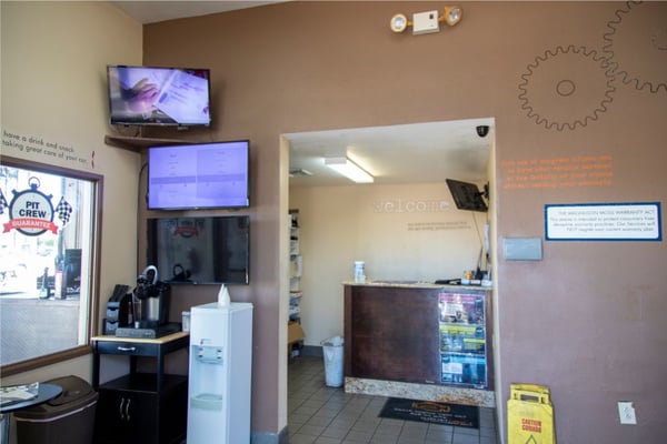 Picture of lobby in Grease Monkey Bell Road location in Phoenix