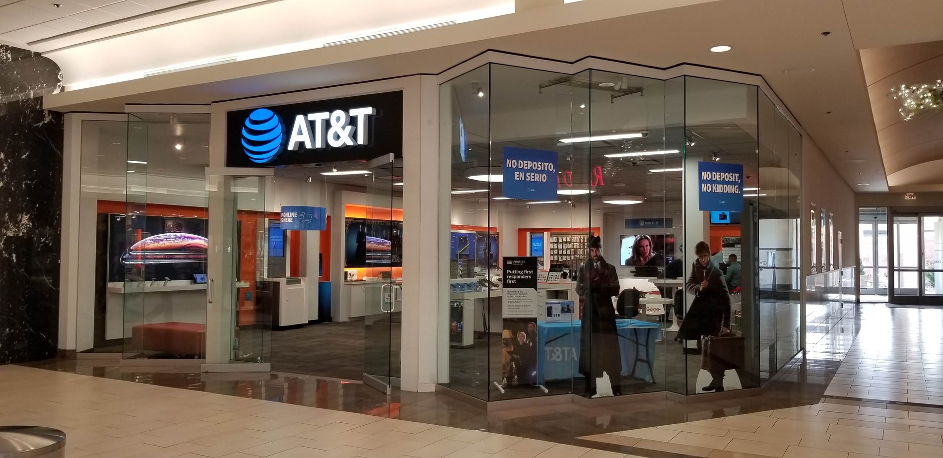 AT&T Store - Rockingham Park Mall – iPhone SE w/ Curbside Pickup - Salem, NH