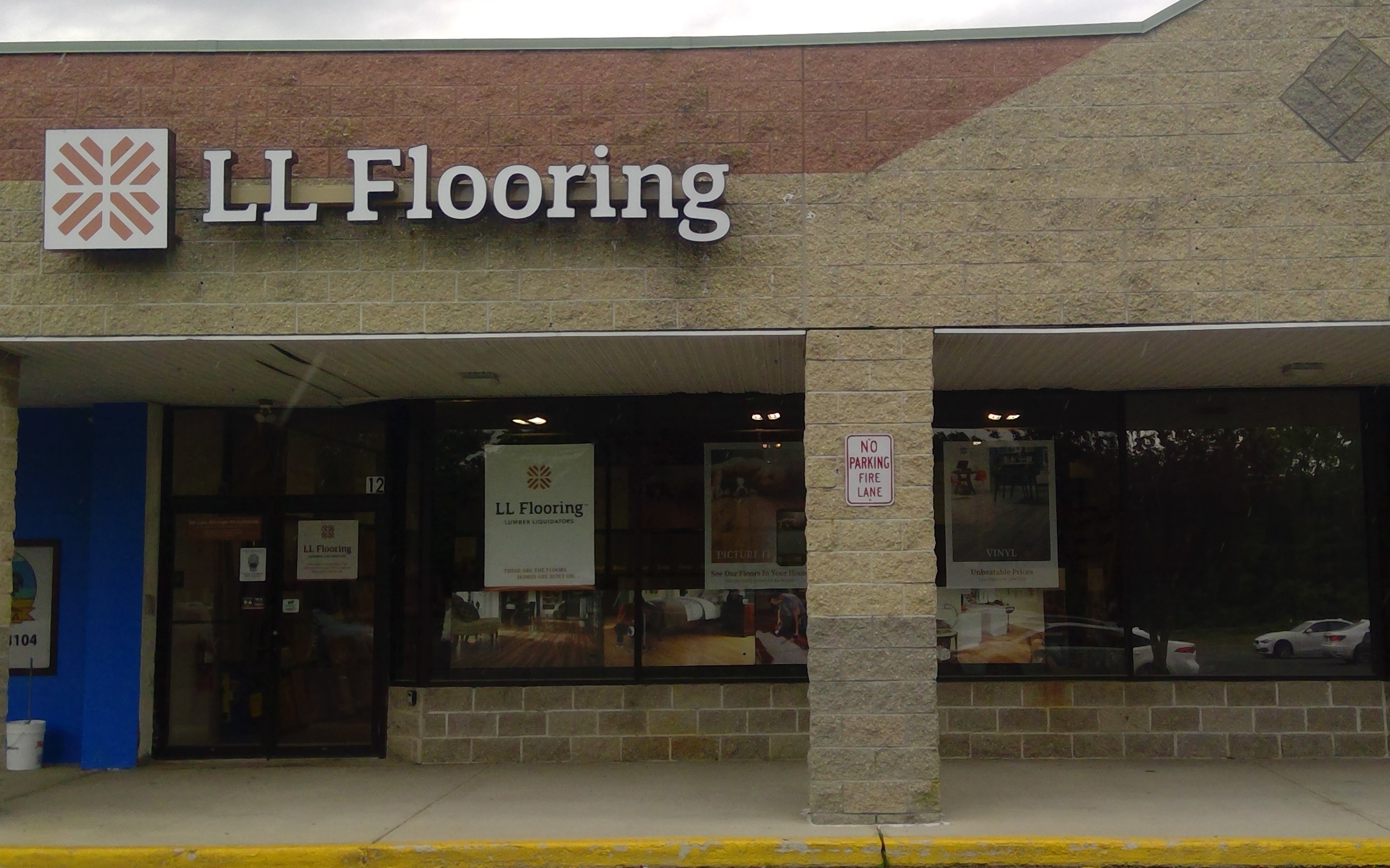 LL Flooring #1414 Cape May | 3845 Bayshore Rd | Storefront