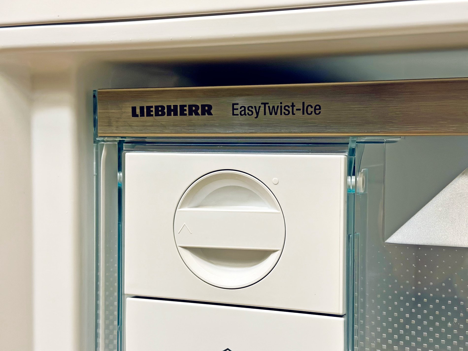 Technologie congélateur Liebherr EasyTwist Ice chez Boulanger Toulon - La Garde