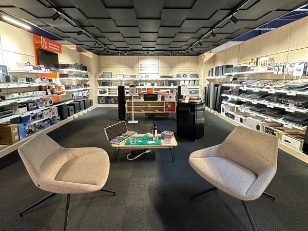 🎙️ Espace Home Studio – Boulanger Orléans Saran
Créez, enregistrez et mixez chez vous avec notre sélection dédiée Home Studio.
Découvrez microphones, interfaces audio, casques, enceintes de monitoring et tout le matériel pro pour donner vie à vos projets musicaux.

📍 Rendez-vous en magasin, au rayon audio et studio, chez Boulanger Orléans Saran.