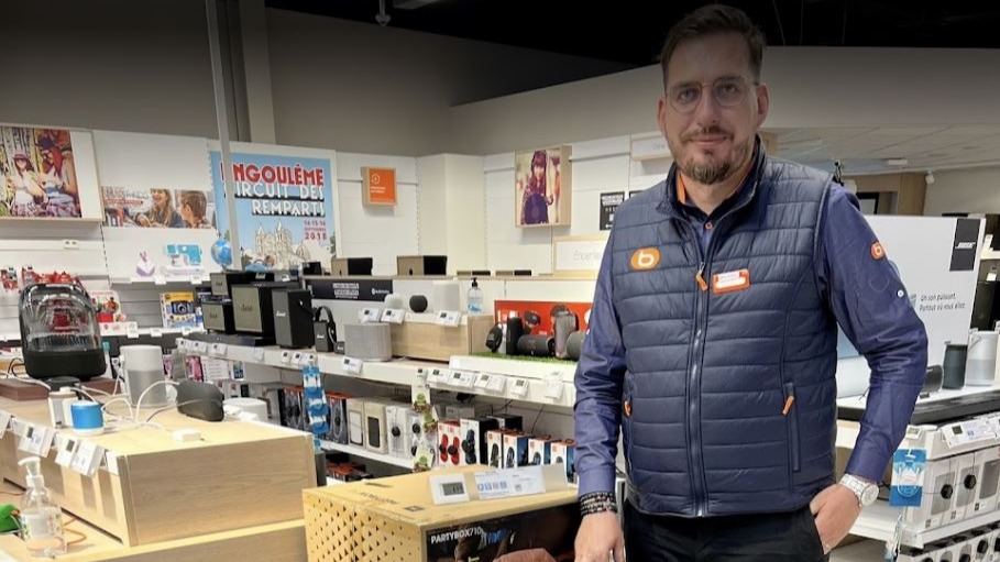 Un renseignement sur une enceinte JBL, des écouteurs sans fil Bluetooth, ou d'une démonstration platine vinyle avec notre DJ ? Rendez-vous dans votre magasin Boulanger Vichy pour tester nos enceintes, nos microchaînes ou même pour une location !