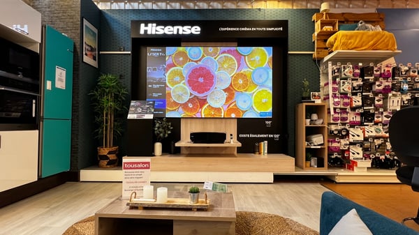 Nouvel écran avec le nouveau vidéo projecteur laser de chez Hisense présent dans votre magasin Boulanger de Vannes