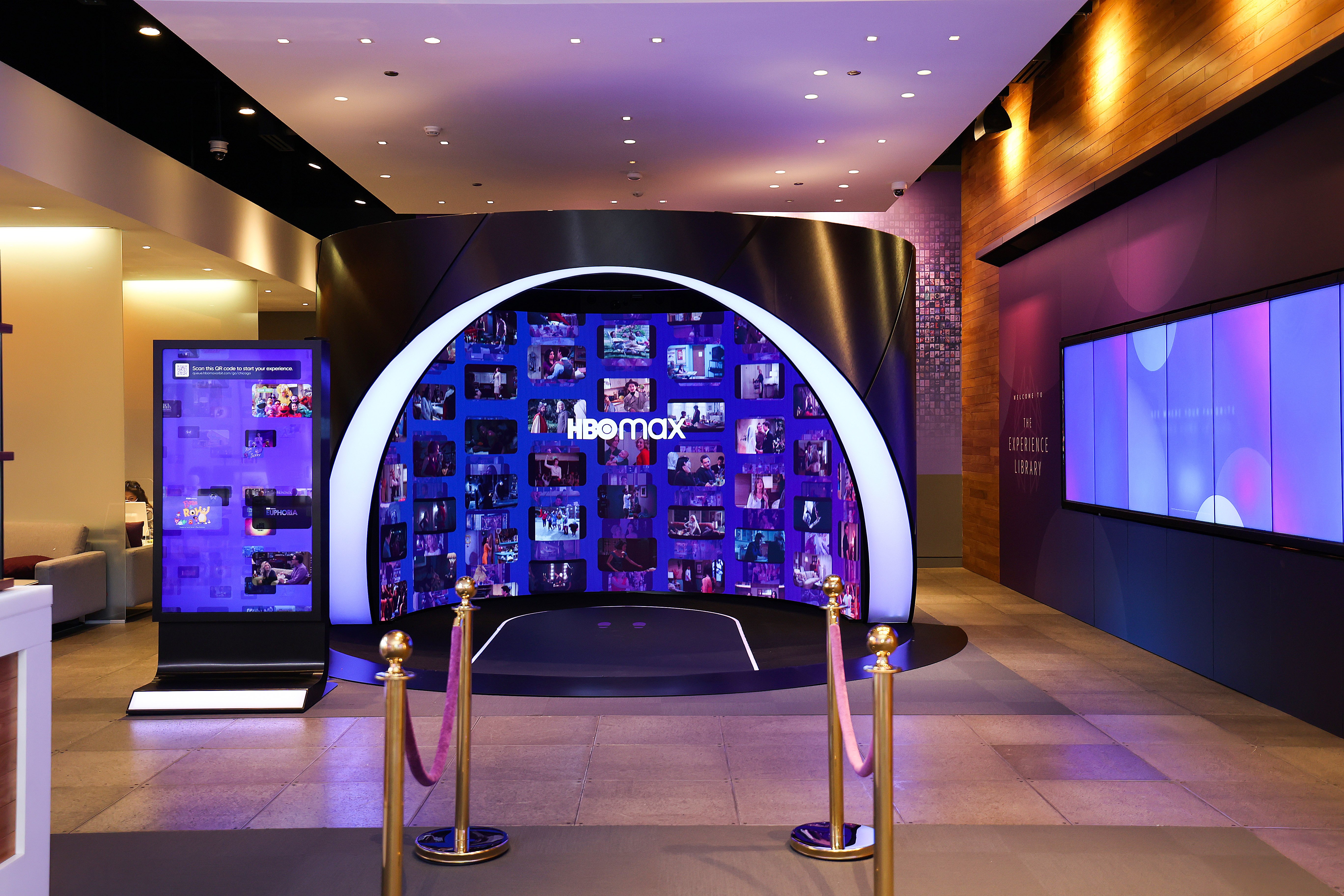 Step into the AT&T Chicago Flagship store and discover all things HBO Max including the 5G Orbit.