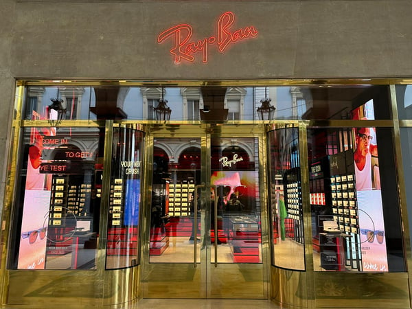 Ray ban store hot sale near me now