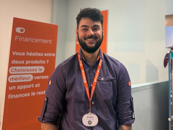 Julien Assistant Manager Service Client