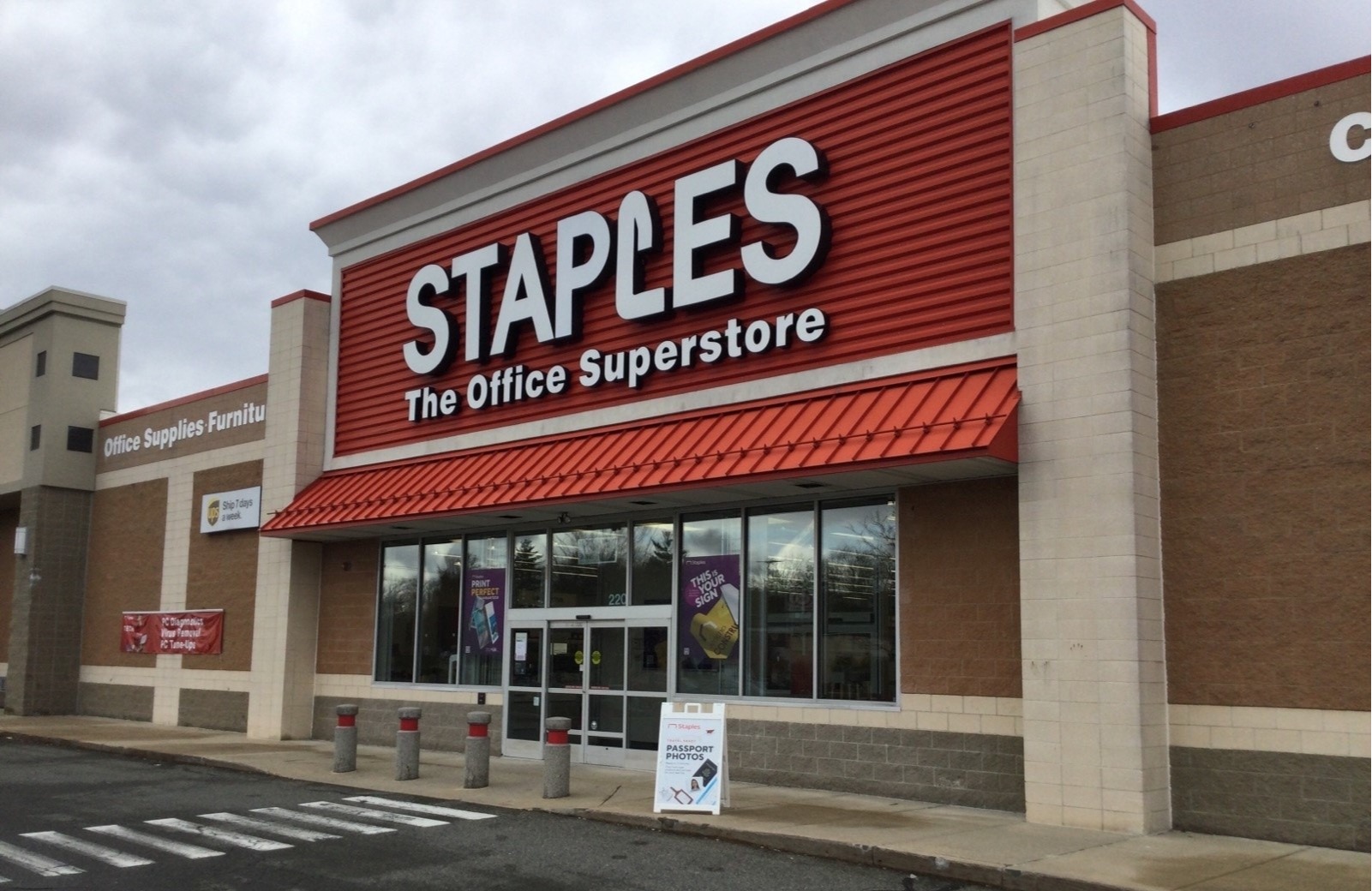 Staples Stores Accepting Applications