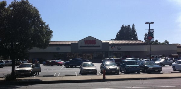 Vons Store Front Picture at 301 N Pass Ave in Burbank CA
