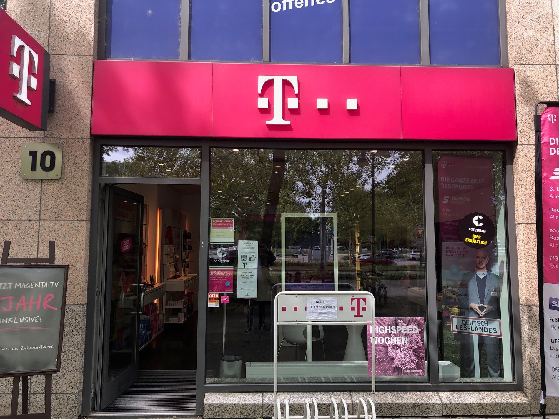 Store photo