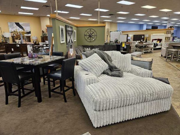 Fort Dodge Slumberland Furniture loveseat