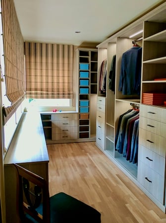 Walk-in closet
