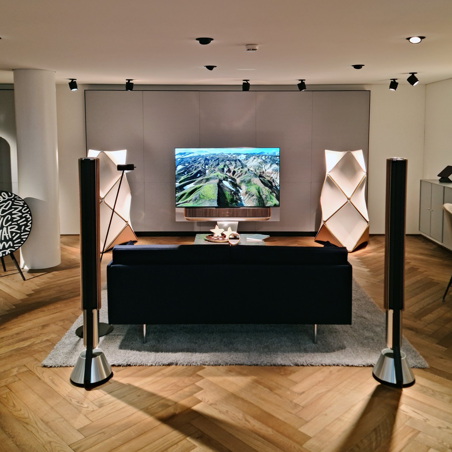 Bang & Olufsen Zug / Klangformat AG: High End Televisions, Sound Systems,  Loudspeakers