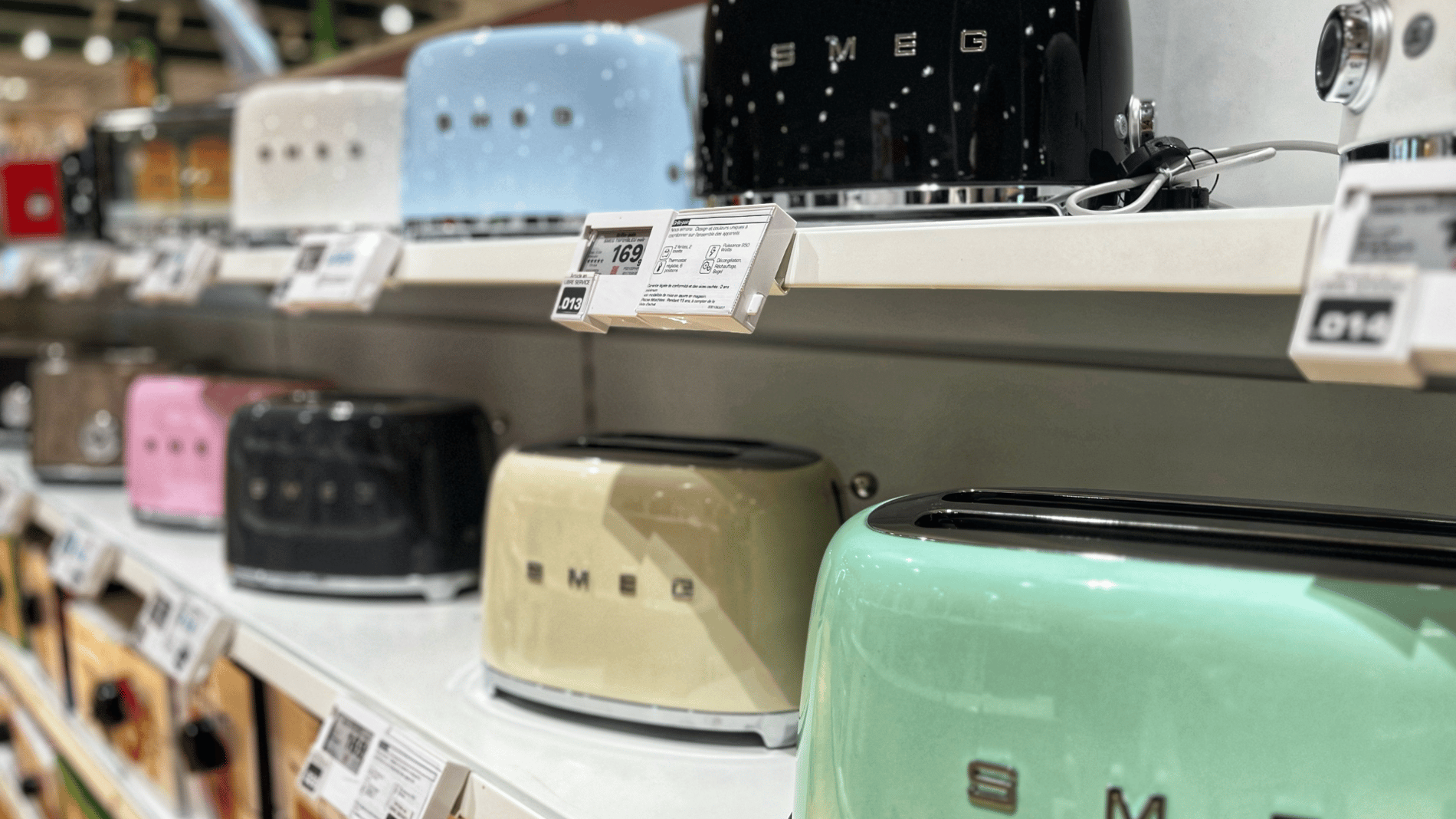Grille pain Smeg coloré dans votre magasin d'électroménager Boulanger Nice Cap 3000
