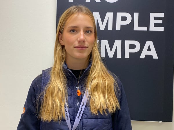 Avril, Assistante Manager Multimédia Boulanger Montparnasse