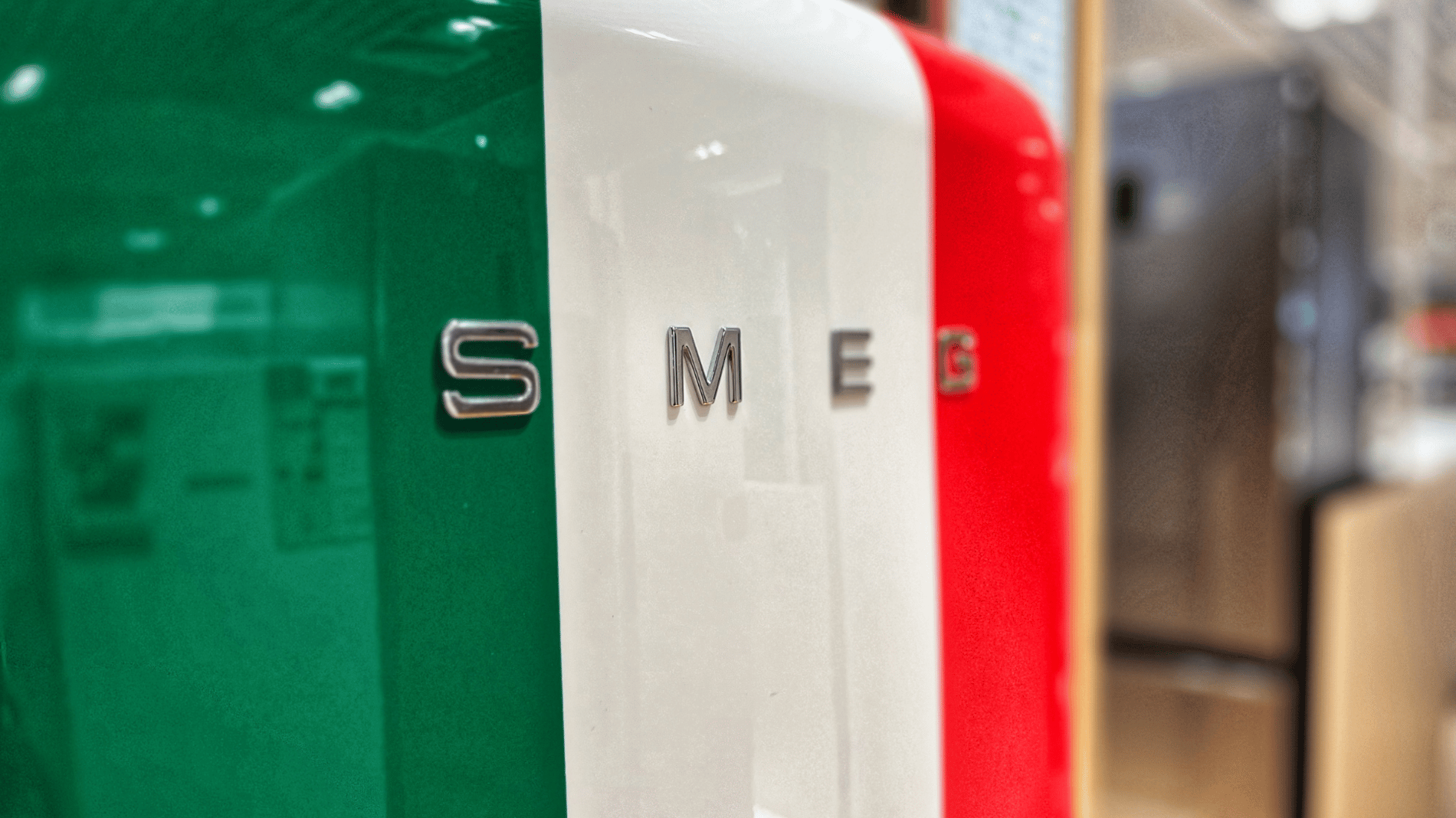 Réfrigérateur une porte Smeg edition limité chez Boulanger Nice Cap 3000
