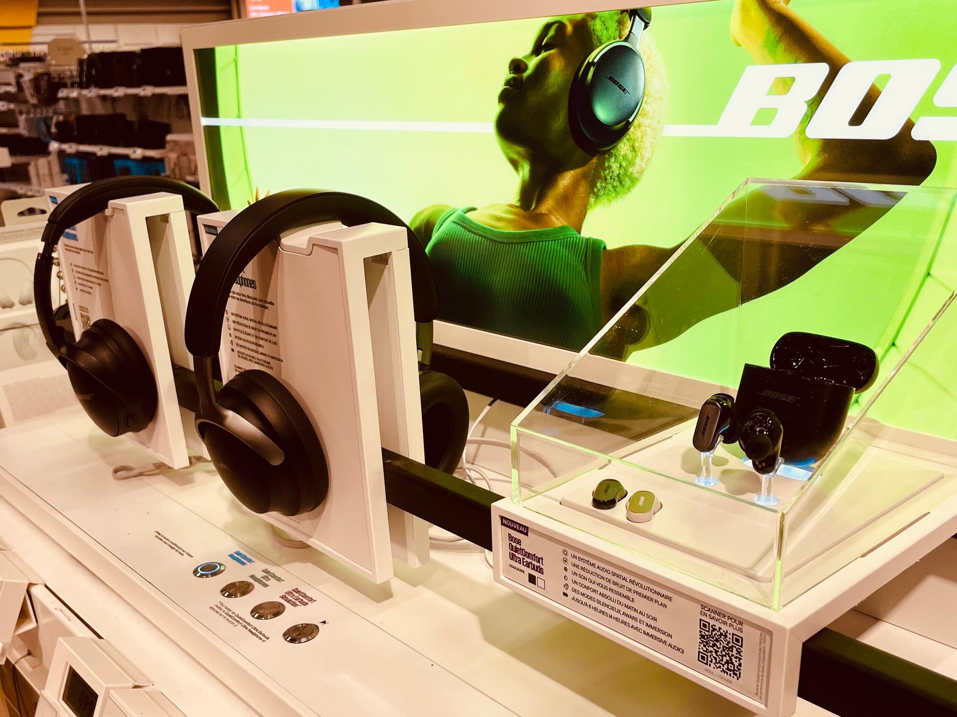 Chez Boulanger Villefranche sur Saône , vos casques Bose QC Headphones, QC Ultra Headphone en libre essai et les Ecouteurs BOSE QC Ultra Earbuds Noir en présentation