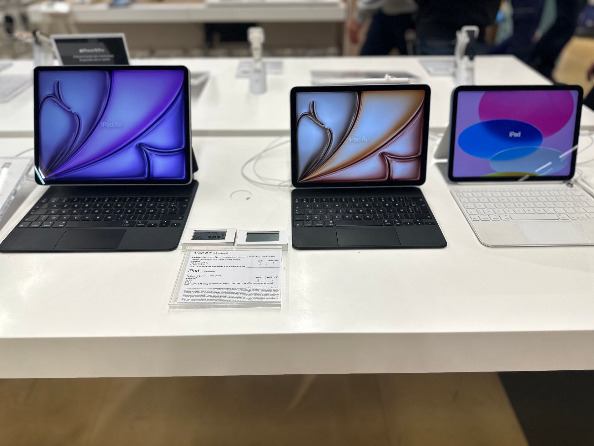 L'iPad 10,2 pouces se montre agréable pour naviguer sur Internet et travailler, grâce à sa compatibilité avec l'Apple Pencil 1re génération. Vous pouvez aussi opter pour l'iPad Air, qui propose un écran Liquid Retina de 10,9 pouces. Si vous préférez une tablette Apple plus compacte, optez pour l'iPad Mini avec sa taille de 7,9 pouces et son poids plume de 300 grammes.