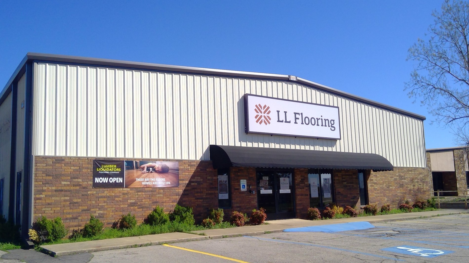 LL Flooring #1429 Fort Smith | 2801 McKinley Avenue | Storefront