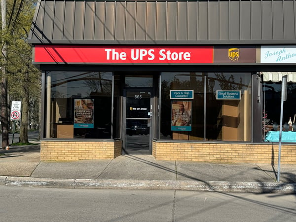 Facade of The UPS Store Manhasset
