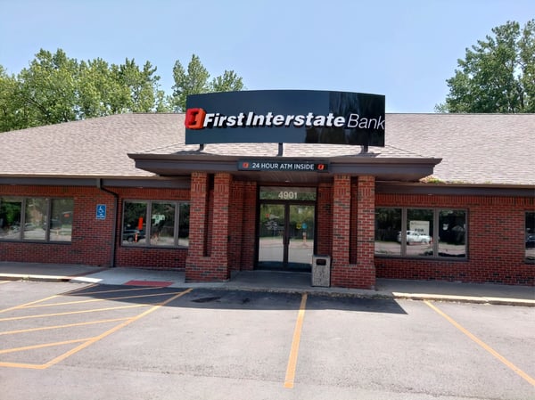 Exterior image of First Interstate Bank in Sioux Falls, SD.