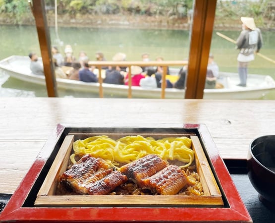 うなぎのせいろ蒸しと川下り