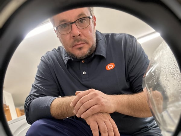 Antoine technicien électroménager au magasin Boulanger La Rochefoucauld.