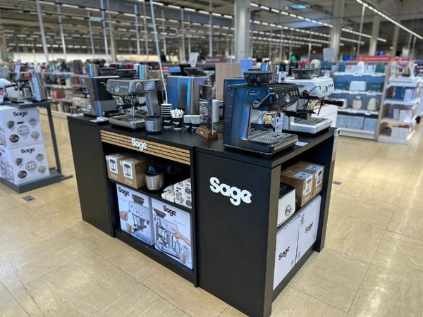 Les cafetières et broyeurs de la marque Sage dans notre magasin Boulanger Avignon - Le Pontet. Idéal pour un petit déjeuner en famille ou pour les amateurs de café.