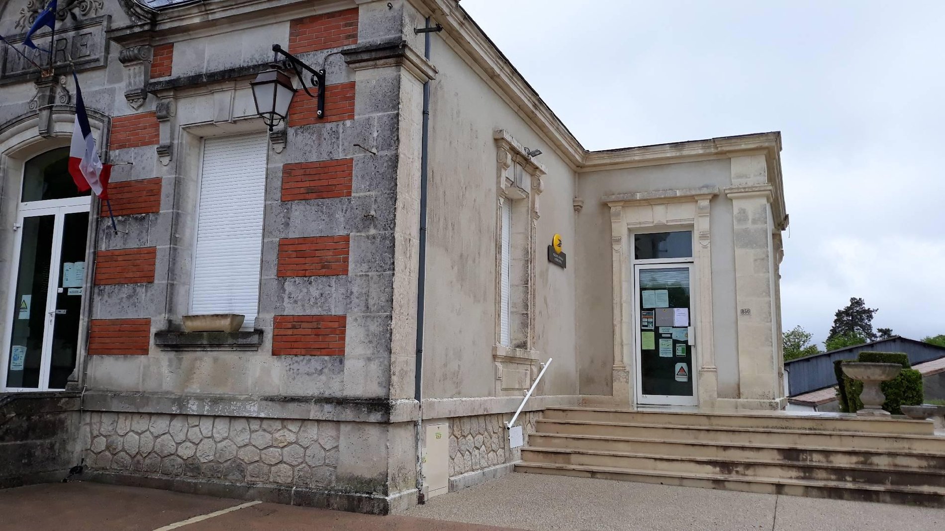 Photo du point La Poste Agence Communale ANGEAC CHAMPAGNE Mairie