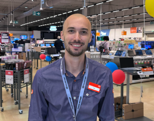 Tony, Manager Commerce