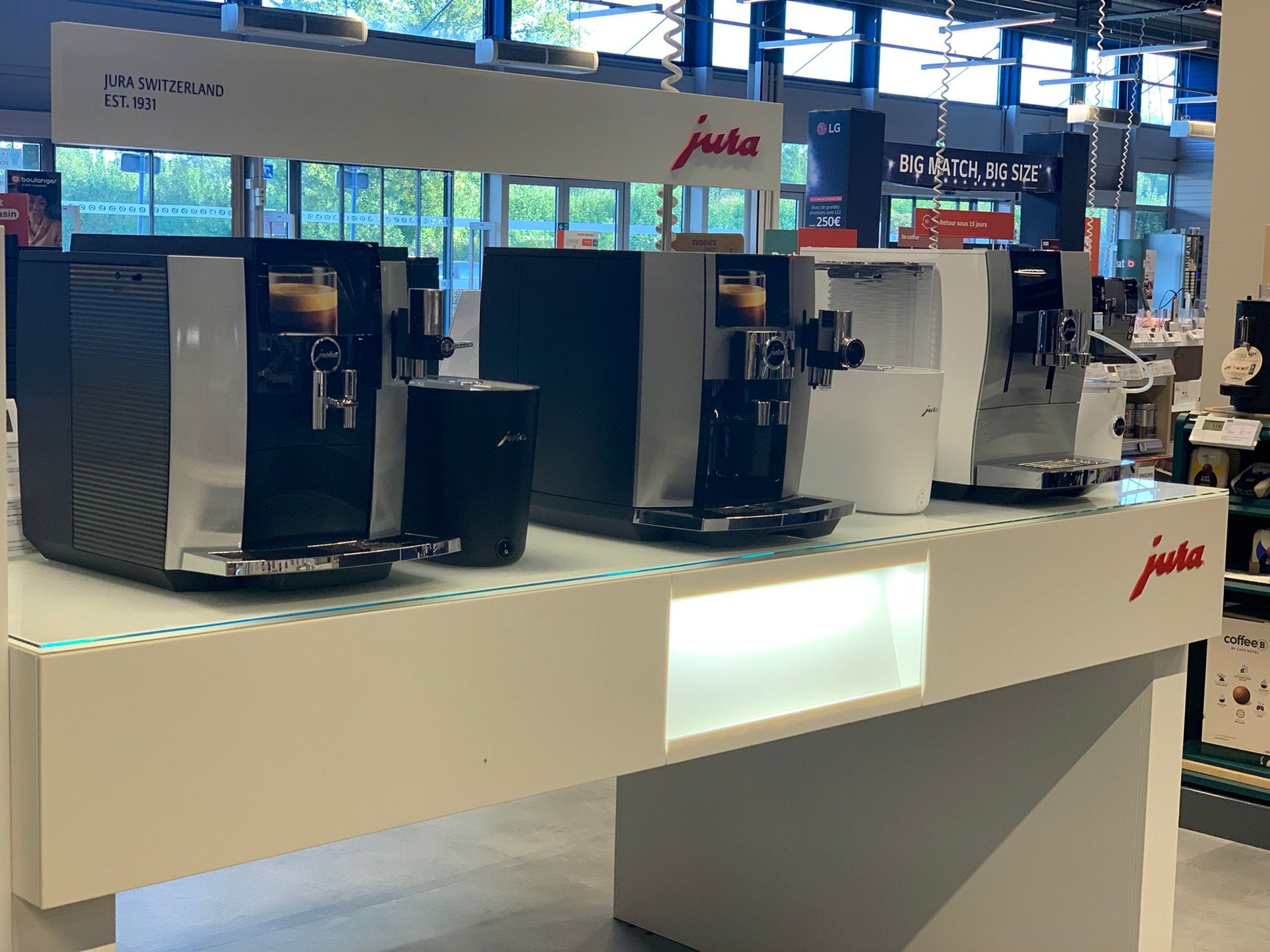 Présentoir d'expresso broyeurs Jura dans votre magasin Boulanger Lognes