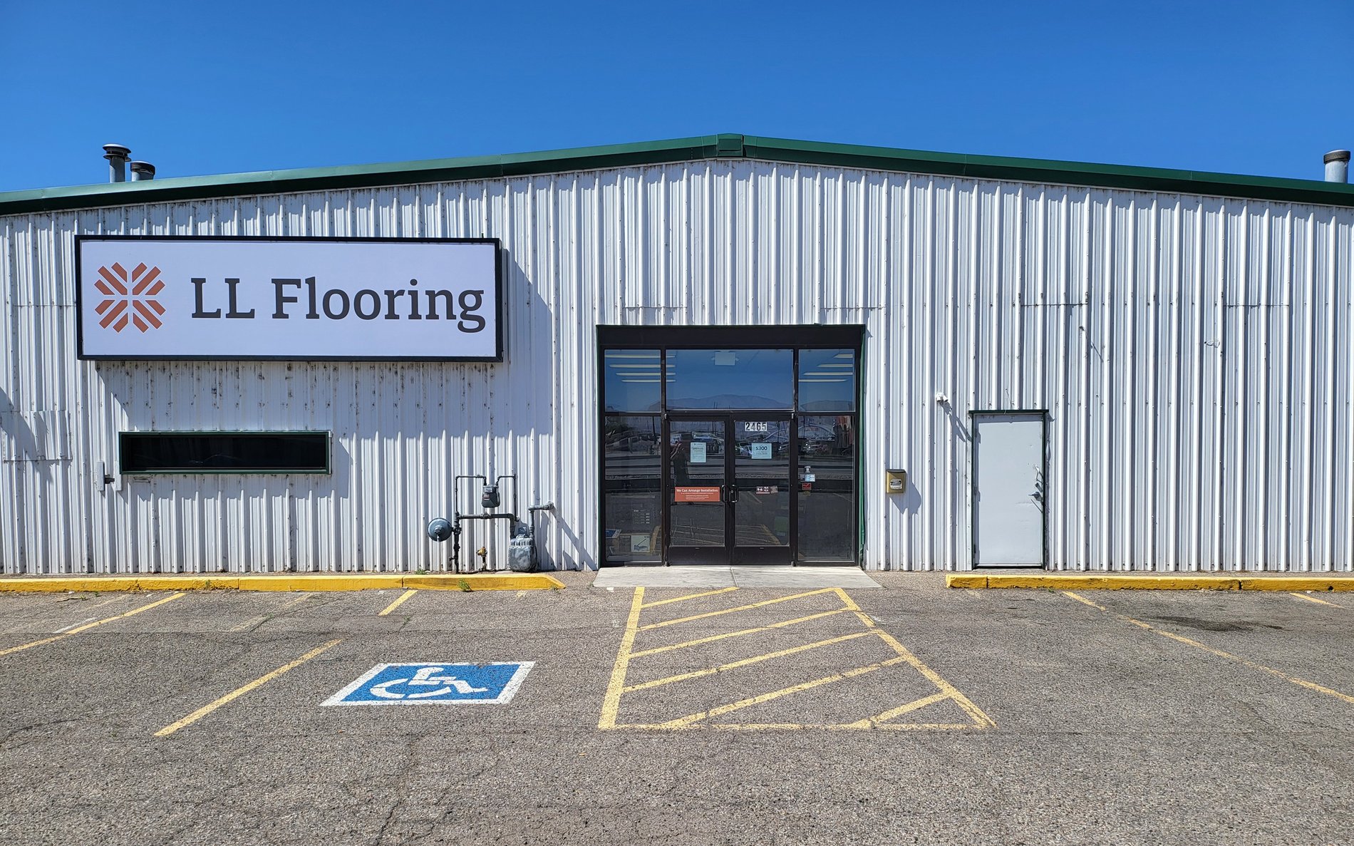 LL Flooring #1260 Grand Junction | 2465 Highway 6 and 50 | Storefront