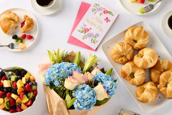 mothers day brunch with flower bouquet and mothers day card