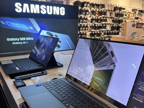 PCX portable samsung, galaxy tab, tablette, pc portable, ecran pliable, stylet, ecran tactile, tablette cellular, wifi et data mobile
