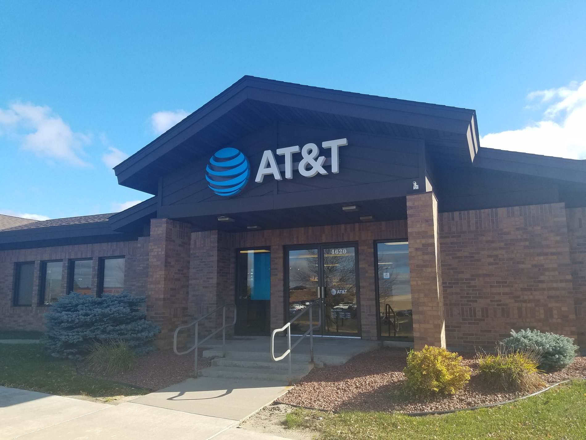 AT&T Store Eau Claire Eau Claire, WI iPhone & Samsung Deals!