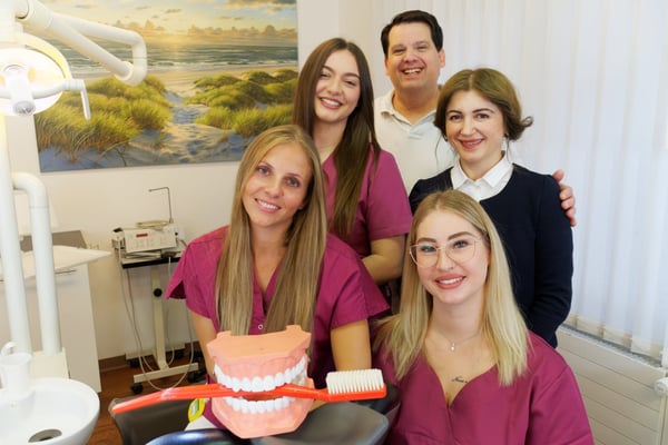 Team - Zahnarztpraxis Lächeln und Beissen in Herisau