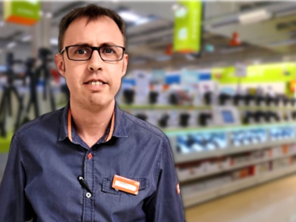 Philippe vendeur rayon multimédia à Boulanger Portet-sur-Garonne
