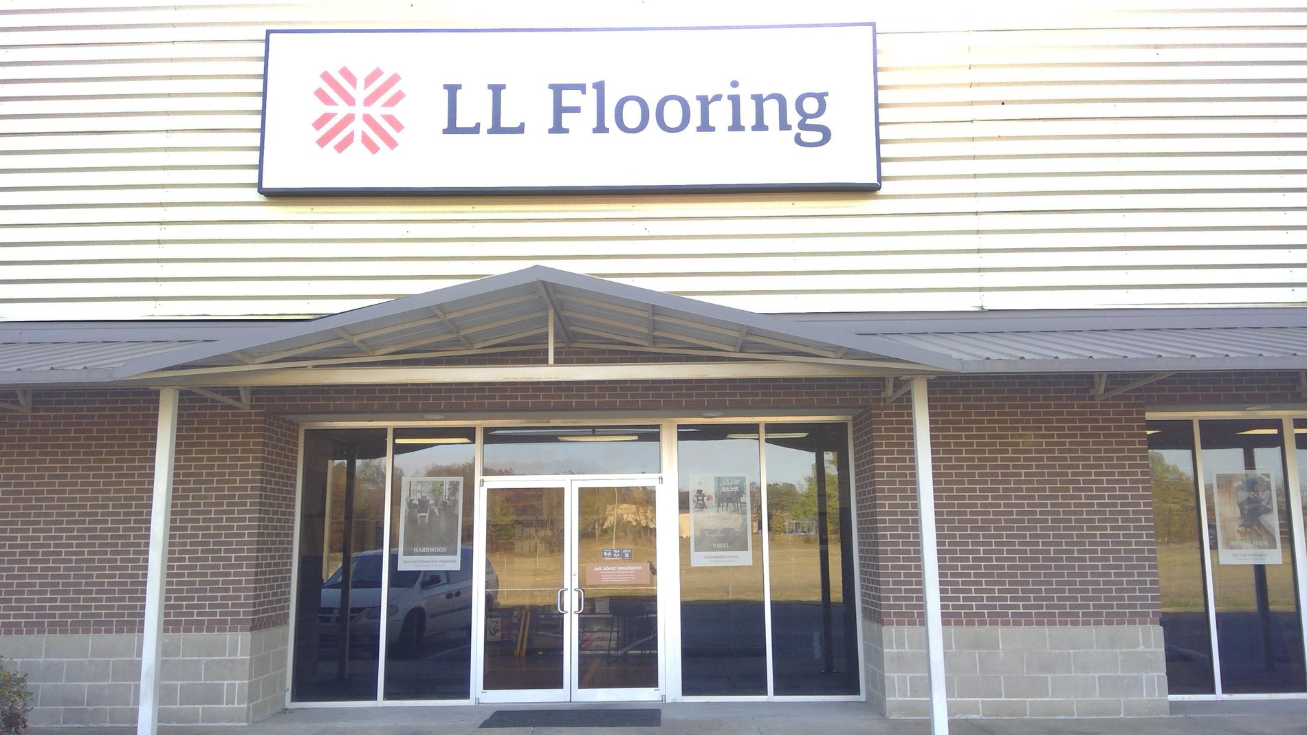 LL Flooring #1078 - Jackson | Storefront