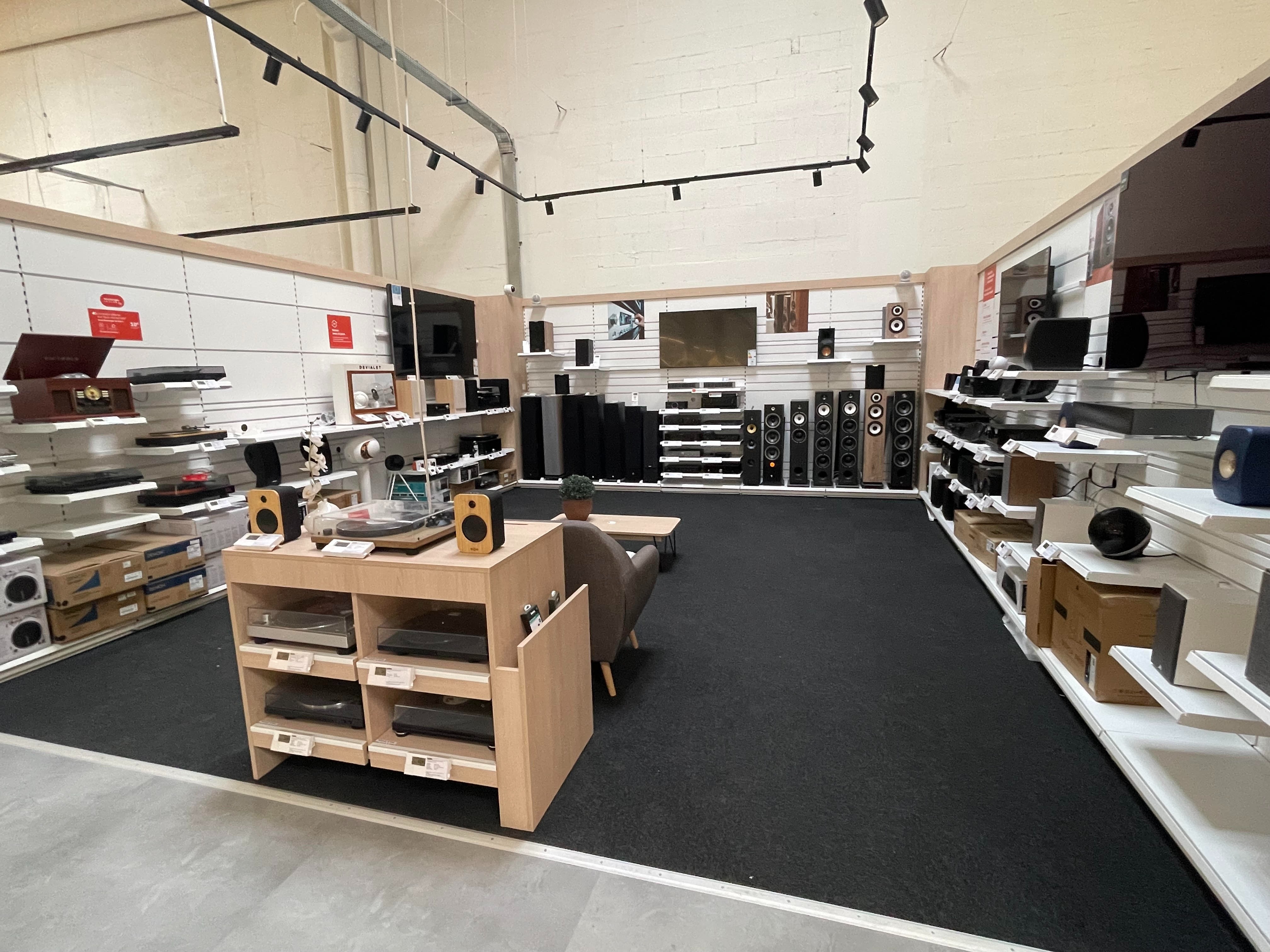 Espace Multimédia
Home studio (ou auditorium) enceintes Marshall 
Enceintes Devialet
Enceintes Davis
Platines Vinyl
Enceintes cabasse
Ampli Denon

de votre magasin Boulanger Saint-Nazaire - Trignac